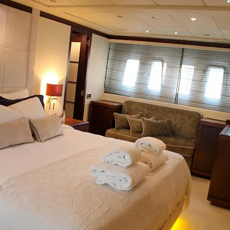 105 Ft Yacht * Psarou (Mykonos)