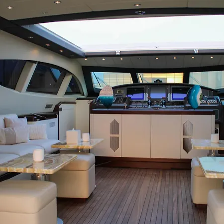 105 Ft Yacht 船屋 *
