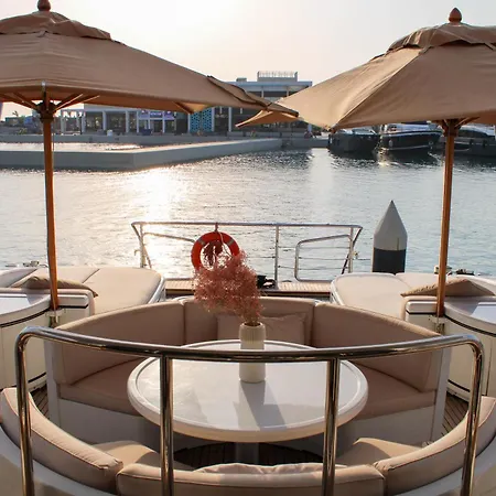 Πλωτό κατάλυμα 105 Ft Yacht