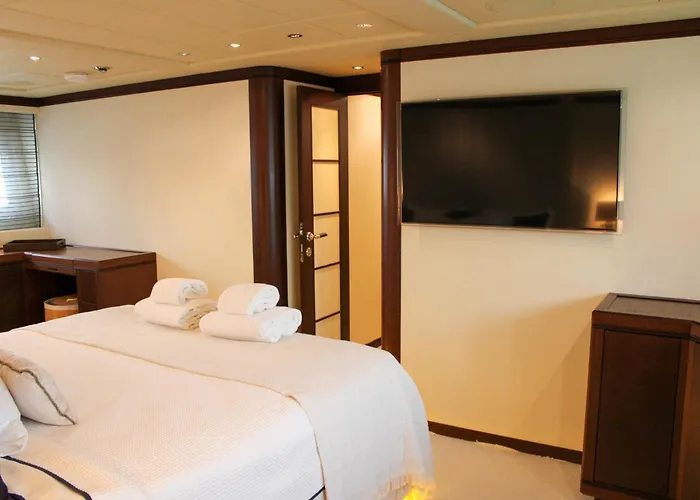 105 Ft Yacht Psarou (Mykonos)